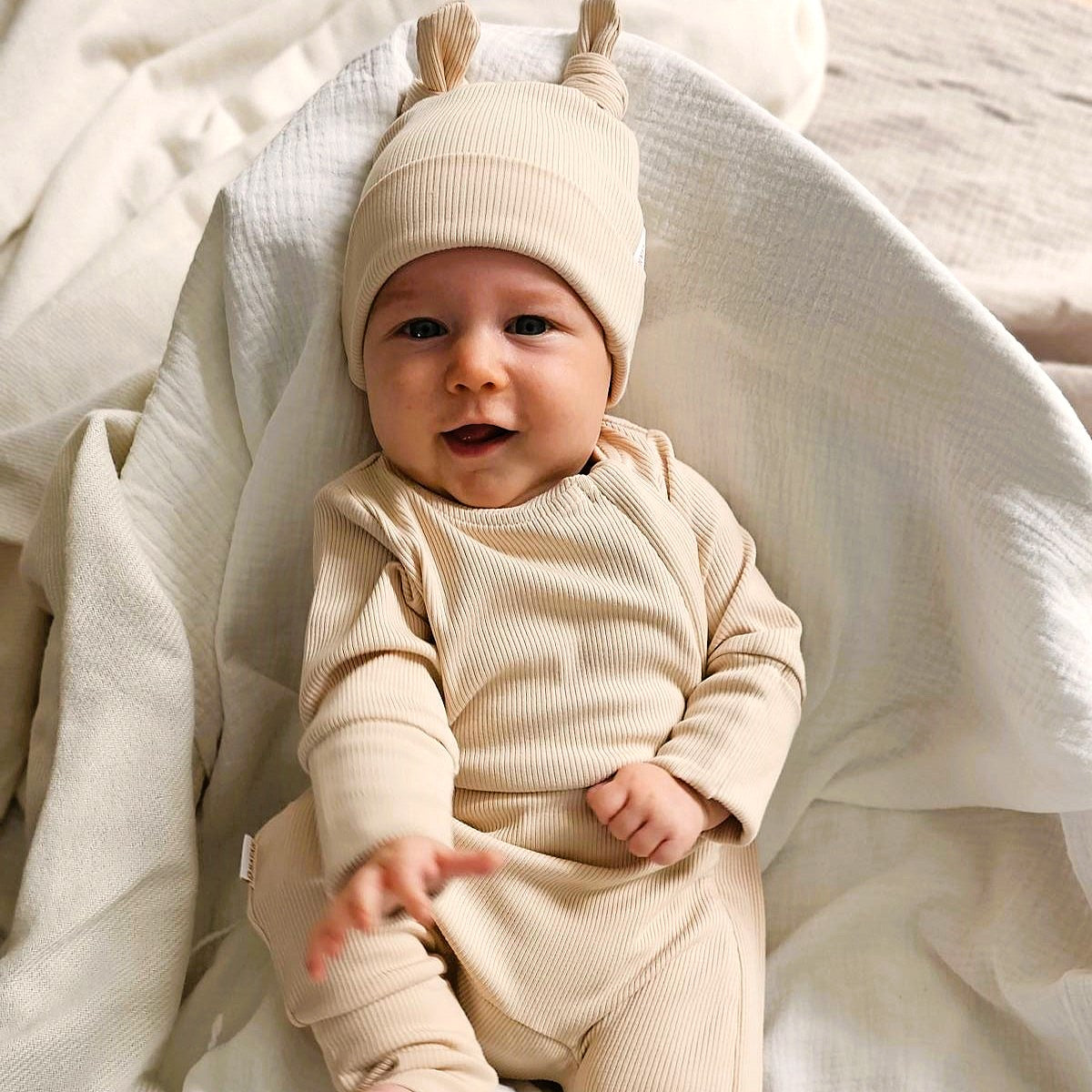 ROMPER & BEANIE & HAIRBAND SET OF 3 - BEIGE