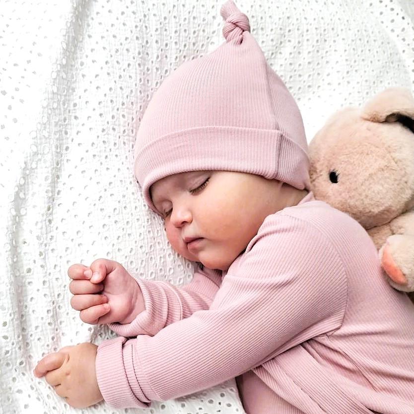 ALL-IN-ONE SET (Romper, Beanie, 2 x body`s, muslin blanket)