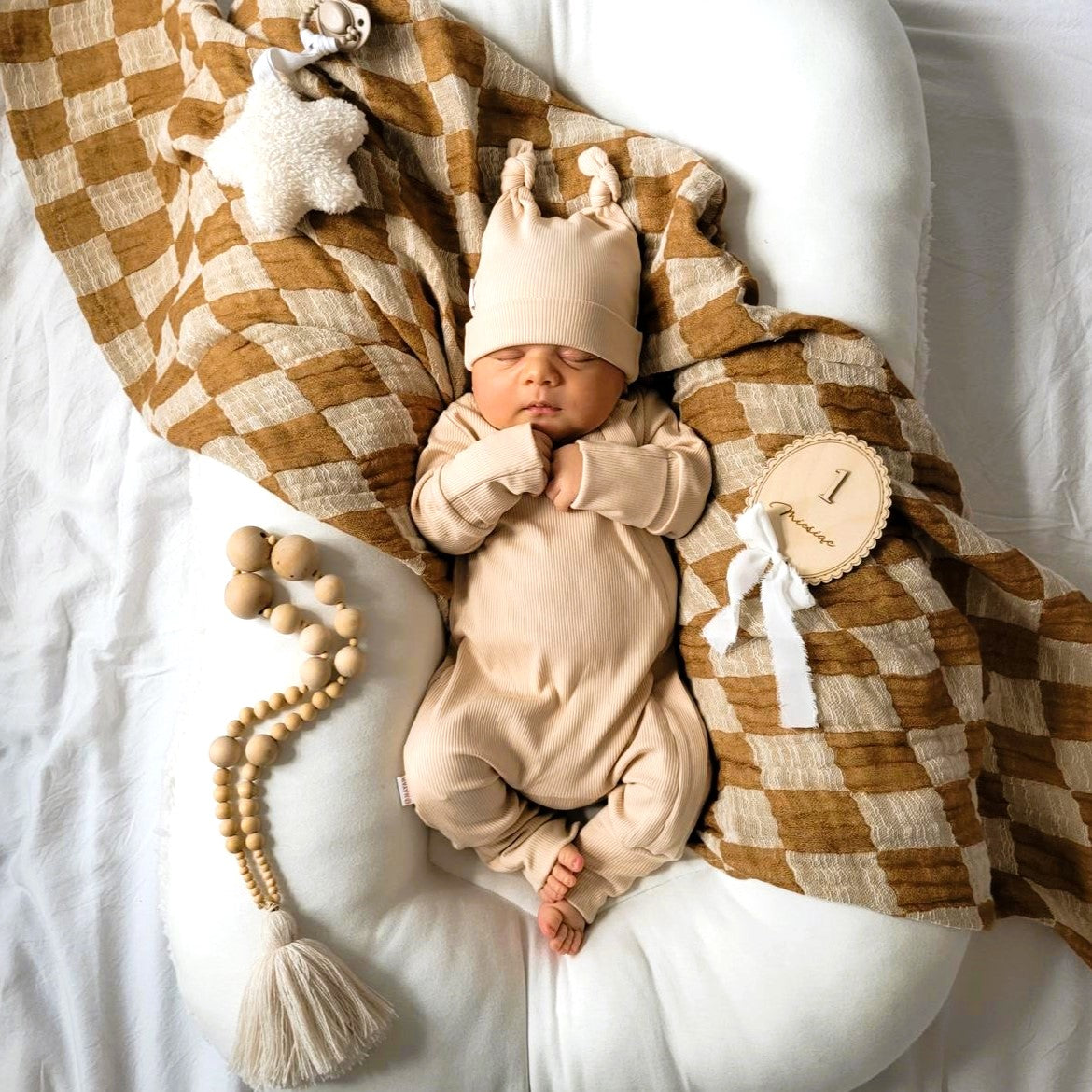 ALL-IN-ONE SET (Romper, Beanie, 2 x body`s, muslin blanket)