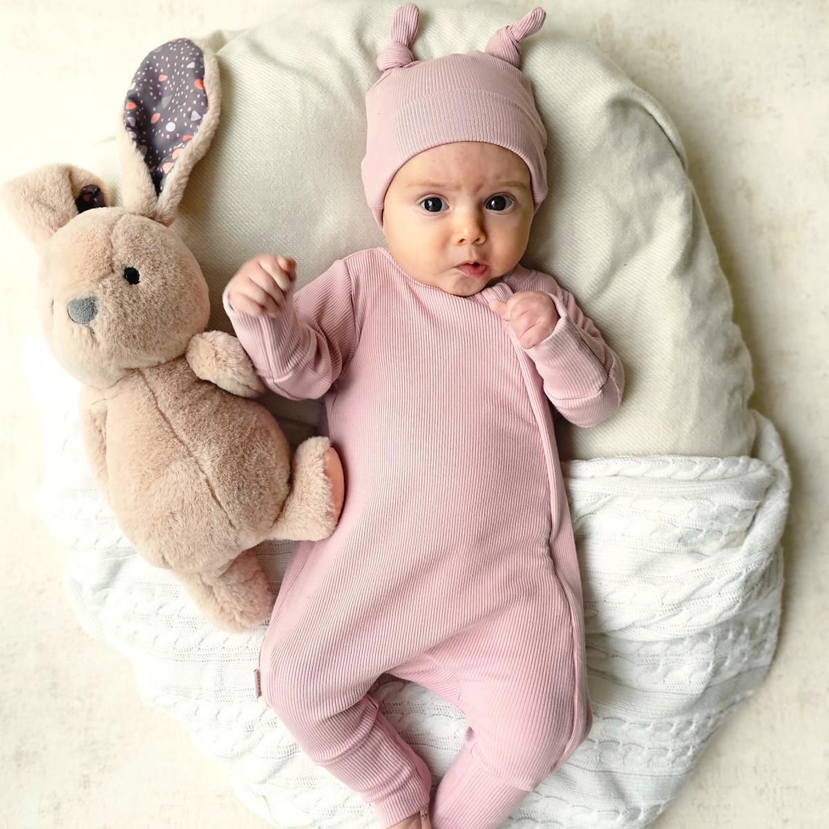 All-in-one set packaged as a gift (romper, beanie, bodysuit & muslin blanket)