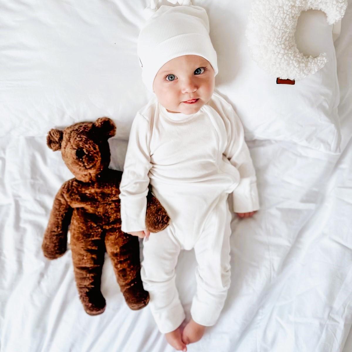 All-In-One SET (Romper, Beanie, Body & Musselintuch)