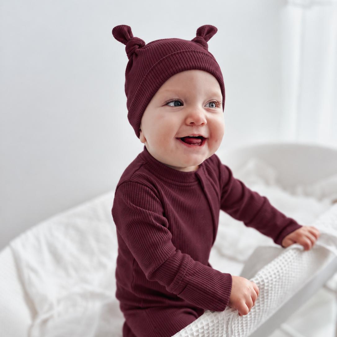 ROMPER I CZAPKA