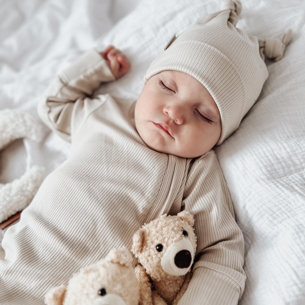 ALL-IN-ONE SET (Romper, Beanie, 2 x body`s, muslin blanket)