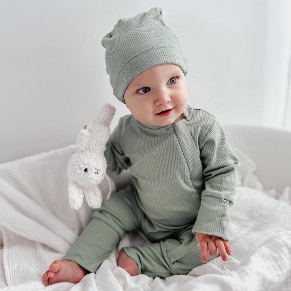 All-In-One SET (Romper, Beanie, Body & Musselintuch)