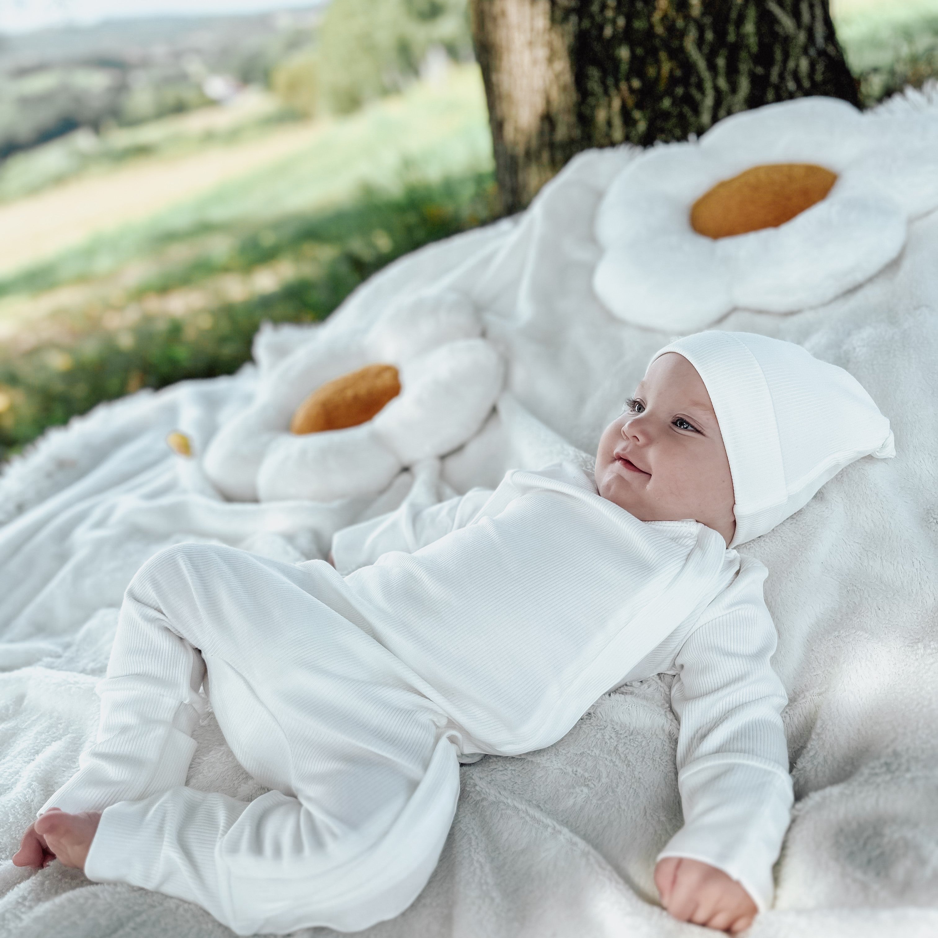 ALL-IN-ONE SET (Romper, Beanie, 2 x body`s, muslin blanket)