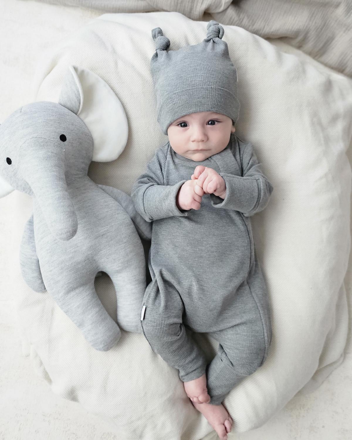 All-In-One SET (Romper, Beanie, Body & Musselintuch)