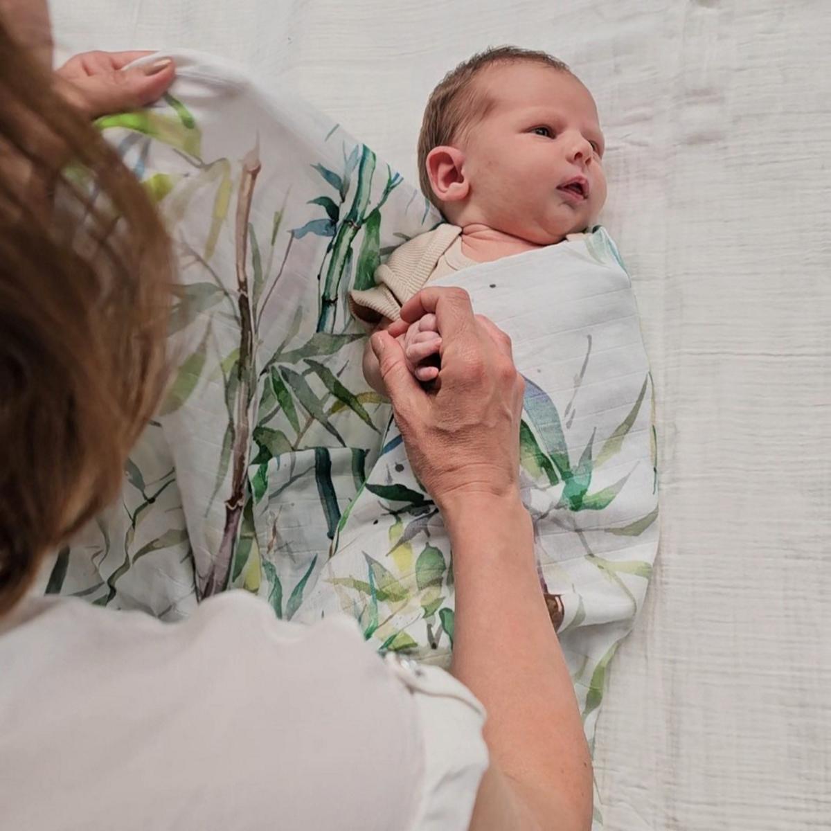 MUSLIN BLANKET BAMBOO LEAVES