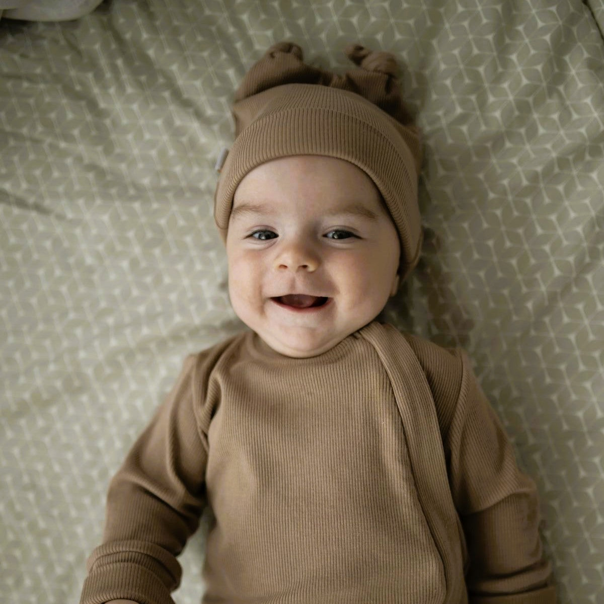 ROMPER, BEANIE & BODY SET als GESCHENK verpackt