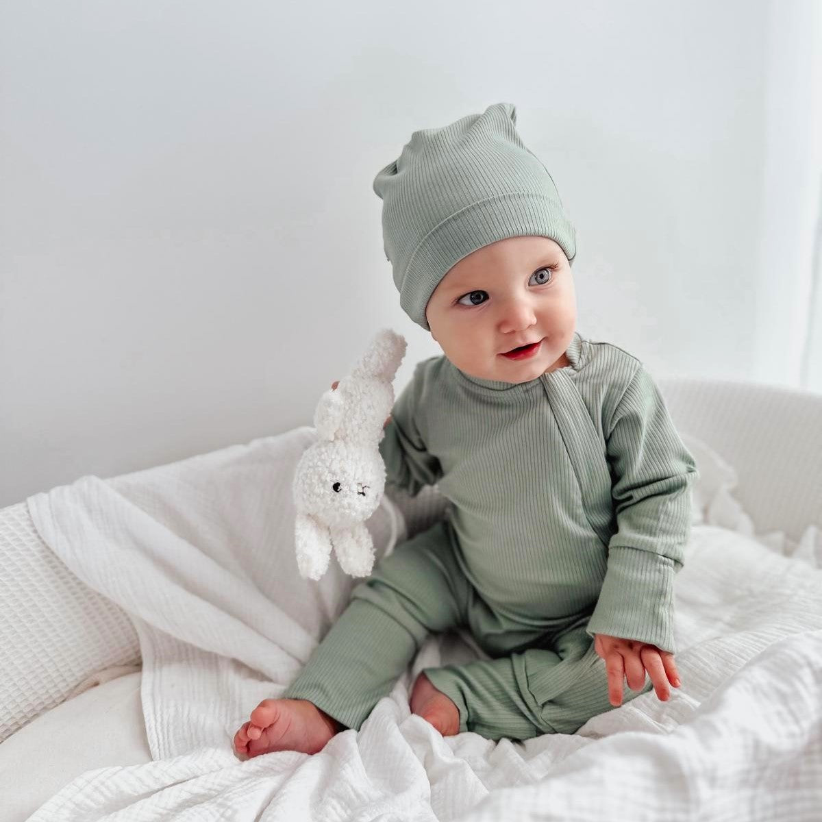 ALL-IN-ONE SET (Romper, Beanie, 2 x body`s, muslin blanket)
